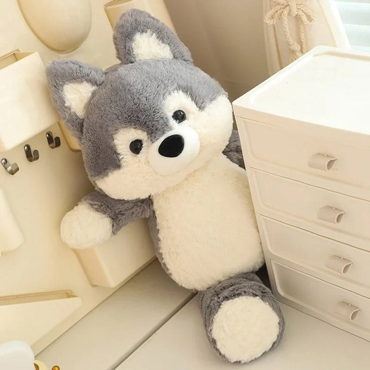 Husky Knuffel 50 cm – Zachte Pluche Hond met Tuinbroek